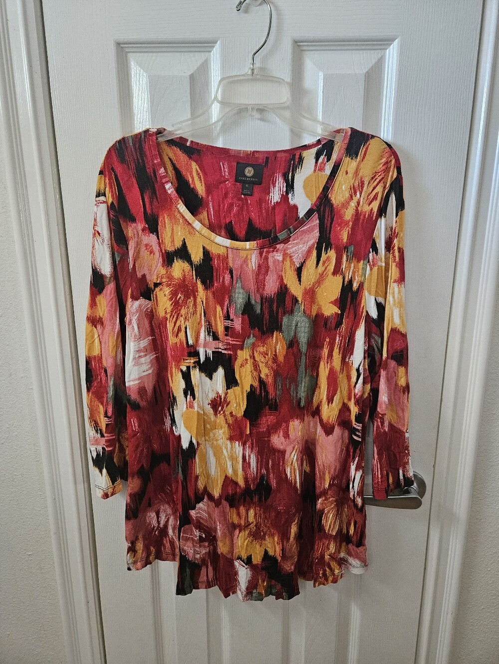JM Collection XL 3/4 Sleeve Top - Bright Floral Design - Rounded Hem